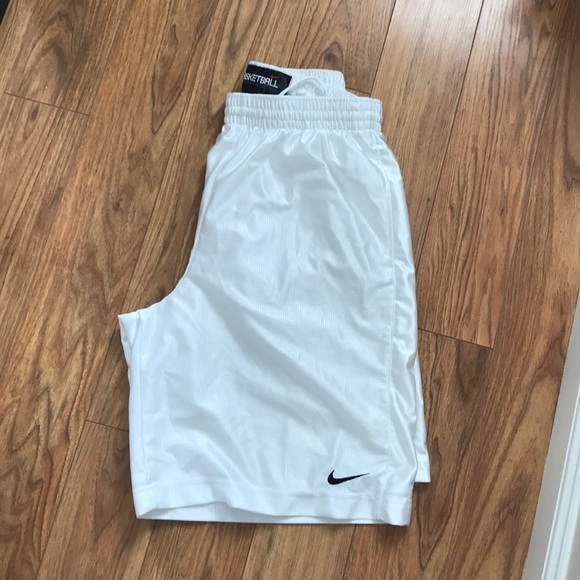 Nike basketball shorts - Picture 2 of 5